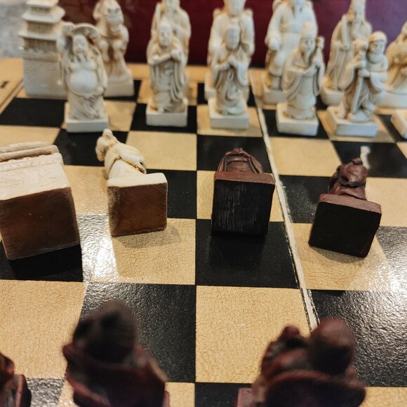 Original vintage clay chess set "Buddhist Warrior Monks", pre-owned. - Picture 7 of 9
